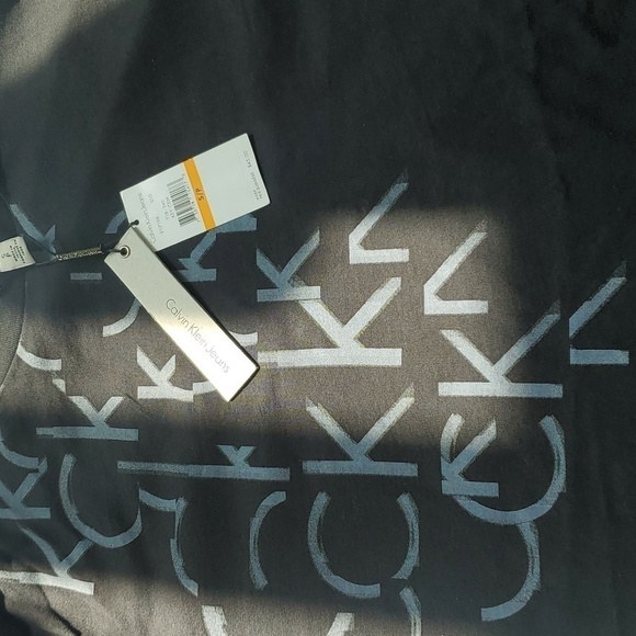 NWT Calvin Klein Jeans Graphic T-Shirt - Picture 3 of 7